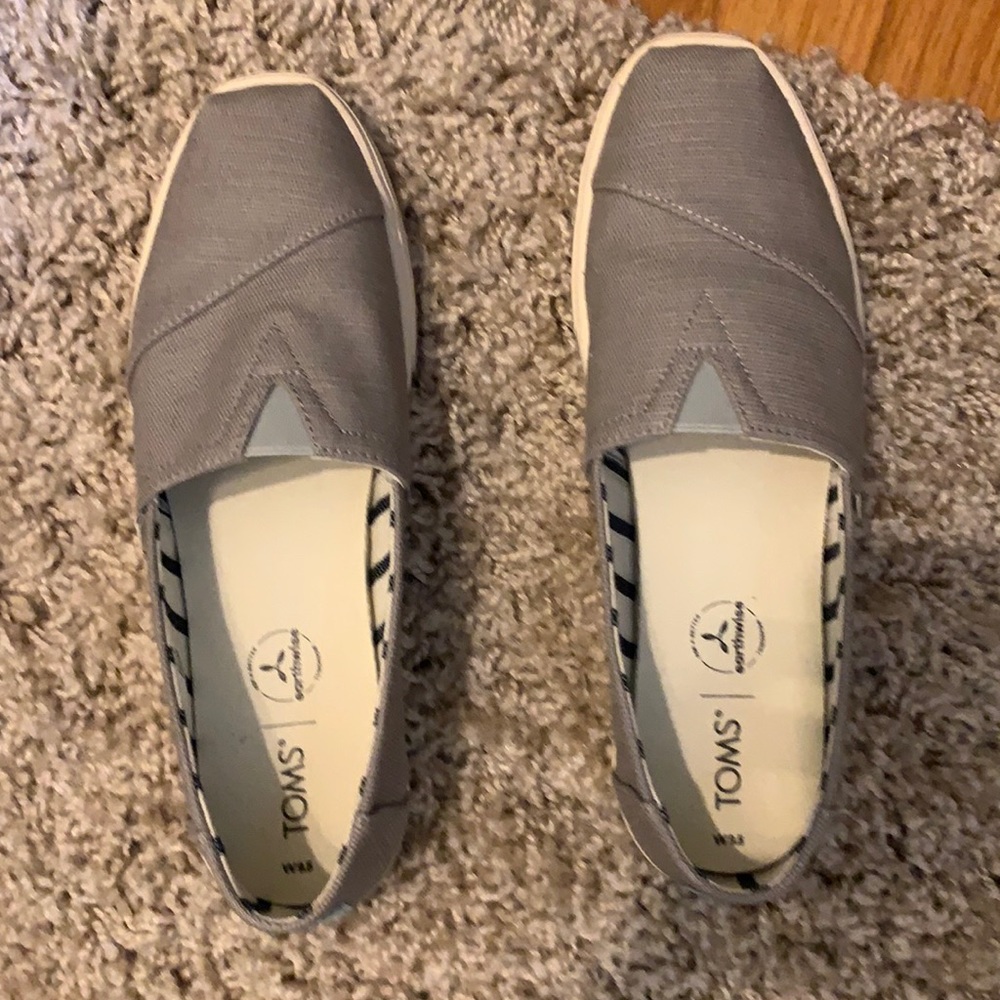 Tom’s sneakers